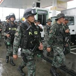 Militares amotinados en Manila.