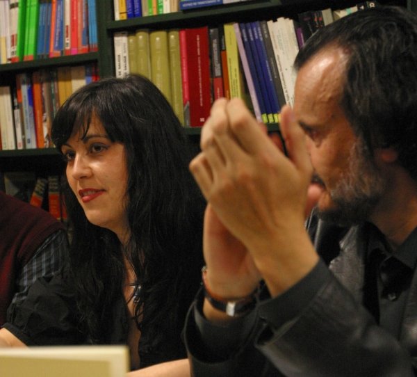 La escritora Rosa Enríquez, con Miguel Anxo Fernán.