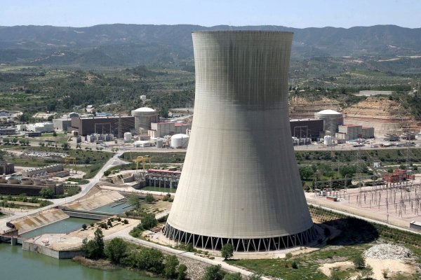 Panorámica de la central nuclear de Ascó.