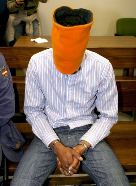 'Makelele' con la cara tapada, durante el juicio. (Foto: Archivo)
