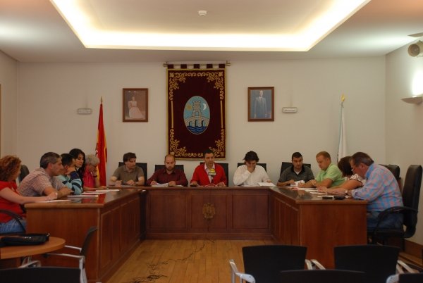 El alcalde, Marcos Blanco, presidió el pleno de la Corporación de Ribadavia. (Foto: Martiño Pinal)
