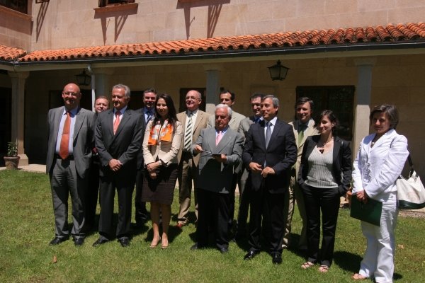 Integrantes de la comisión de seguimiento del proyecto de eurociudad, en Verín. (Foto: Marcos Atrio)