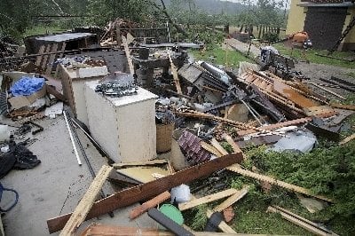 Los daños provocados en el poblado de Sieroniowice (Foto: EFE)