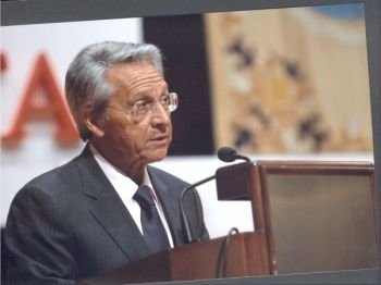 El presidente de Caixanova, Julio Fernández Gayoso. (Foto: Archivo)