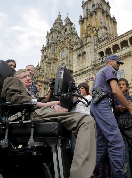 Stephen Hawking, en la Praza do Obradoiro. (Foto: Lavandeira Jr.)
