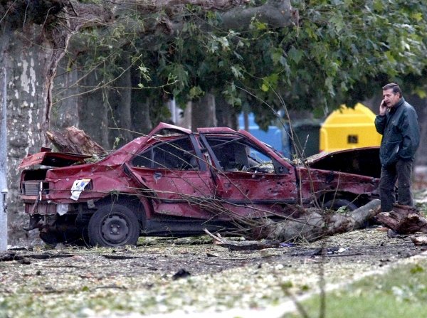 Imagen de archivo del coche bomba en el atentado de Santoña.