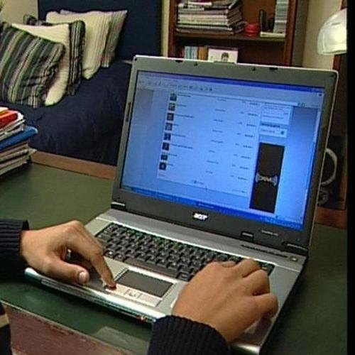 Un hombre trabaja con su portátil. (Foto: Archivo)
