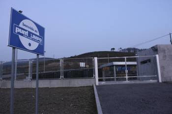 Las instalaciones del punto limpio de Bande, en el vial OU-411 entre Recarei y Sarreaus. (Foto: Miguel Ángel)