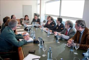 La conselleira de Trabajo, Beatriz Mato, y el fiscal general del Tribunal Superior de Xustiza de Galicia, Carlos Varela, al fondo. (Foto: Cabalar)