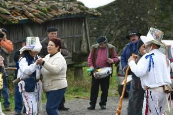 Los troteiros compartieron bailes y diversión con los vecinos de las distintas parroquias. (Foto: José Paz)
