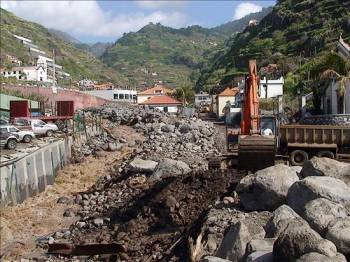 Vista de los destrozos causados en la zona de Ribeira Brava. (Foto: ANTONIO TORRES)