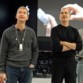 Tim Cook y Steve Jobs. (Foto: ARCHIVO)
