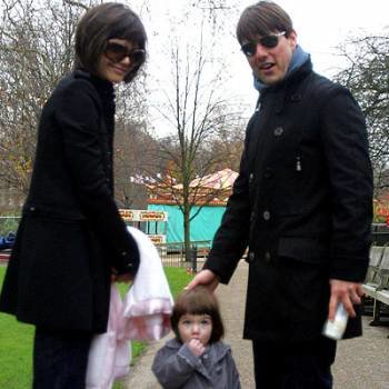 Katie Holmes y Tom Cruise, con su hija Suri.