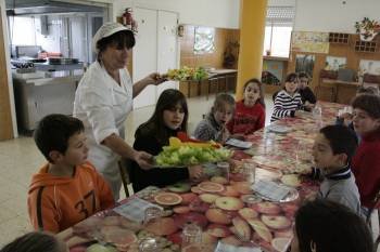 Los alumnos del colegio de Educación Infantil y Primaria de Medeiros se quedarán sin cocinera. (Foto: MARCOS ATRIO)
