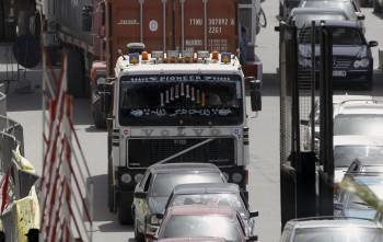 Un camión, en el paso de Beni-Enzar, tras levantarse el boicot