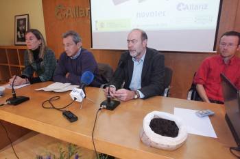 Cristina Cleofé, José Manuel Báez, Francisco García y Xosé Romero, en Allariz. (Foto: Marcos Atrio)