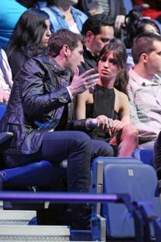 Sara Carbonero e Iker Casillas durante la ceremonia de los Premios 40 principales de la música en Madrid