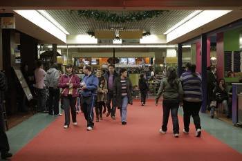 La renta media en Ourense se aproxima a la europea. En la imagen, un centro comercial ourensano. (Foto: MIGUEL ÁNGEL)