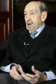 El ex general Alfonso Armada Comyn, durante la entrevista. (Foto: CHEMA MOYA)