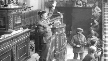 Tejero, en el Congreso el día del intento del golpe de Estado. (Foto: ARCHIVO)
