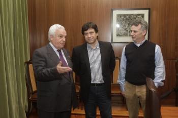 José Luis Baltar, Xosé Fernando Varela y Manuel Rodríguez Mosquera, antes de la reunión. (Foto: MIGUEL ÁNGEL)
