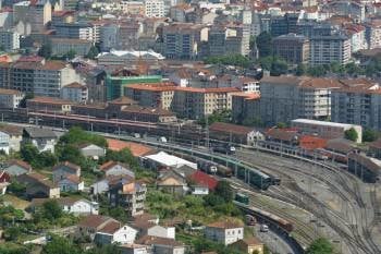 Vista de la zona de vías de la estación en la actualidad, que divide los barrios situados a ambas márgenes. (Foto: JOSÉ PAZ)