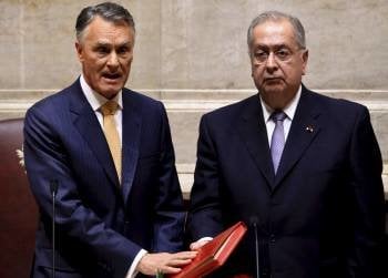 Cavaco jura la Constitución en presencia del presidente del Parlamento de Portugal. (Foto: MARIO CRUZ)