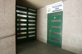 El calabozo está en los bajos del edificio judicial, donde se encuentra la oficina de la Policía Local. (Foto: MARCOS ATRIO)