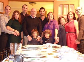 Rodríguez, rodeado de su esposa, hijos, nueras y sus tres nietas, la última Navidad en Ourense.
