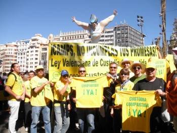 Protesta en Valencia para pedir la custodia compartida. (Foto: ARCHIVO)