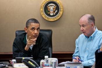Barack Obama, con su consejero de Seguridad Nacional Ton Donilon. (Foto: BRENDAN SMIALOWSKI )