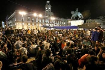 Más de 10.000 personas concentradas en la Puerta del Sol de Madrid. Foto: EFE