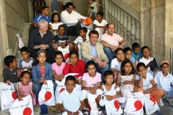 Visita de niños saharauis a la Diputación de León. (Foto: ARCHIVO)