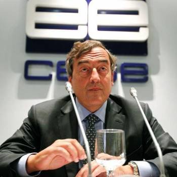 El presidente de la CEOE, Juan Rosell, durante la rueda de prensa ofrecida en Madrid para hablar de la reforma de la negociación colectiva. Foto: EFE