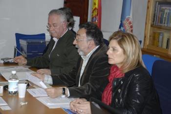 Aurelio Blanco, segundo por la derecha, con la directiva del IEV. (Foto: L.B.)