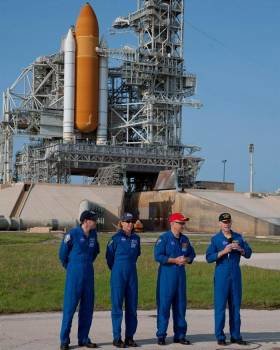 Los miembros de la misión STS-135 del Atlantis, (i-d), Rex Walheim, Sandra Magnus, Pilot Doug Hurley, y Chris Ferguson. Foto: Gary I Rothstein