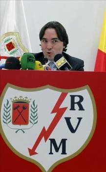 El nuevo accionista mayoritario del Rayo Vallecano, Raúl Martín Presa, durante su presentación ante los medios de comunicación, en la Ciudad Deportiva 'Fundación Rayo Vallecano', en Madrid (Foto: Archivo EFE)