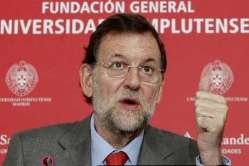 Rajoy en la  conferencia que ha impartido en uno de los cursos de verano de la Universidad Complutense en la localidad madrileña de San Lorenzo de El Escorial. (Foto: EFE)