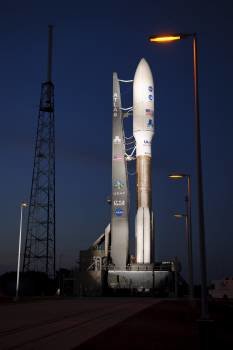 El cohete Atlas V y la nave espacial Juno en Cabo Cañaveral.