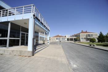 Edificio de la escuela de hostelería en Bodulfe. (Foto: MARTIÑO PINAL)