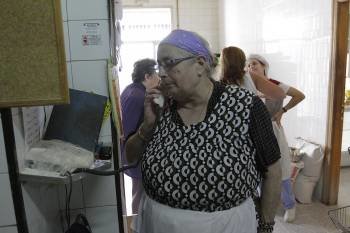 Concepción Soto, hermana del emigrante secuestrado, en la panadería que regenta en Celanova (Foto: Miguel Ángel)