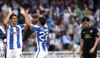 Agirretxe celebra con Dani Estrada el segundo gol del conjunto blanquiazul (Foto: Javier Etxezarreta)