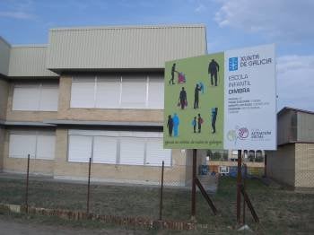 El colegio público  de Oímbra acogerá una guardería (Foto: A.R.)