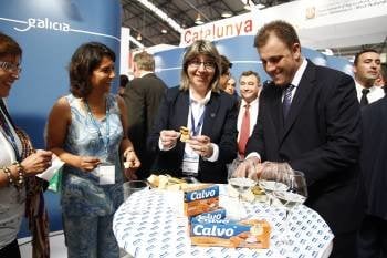 Marta Calvo, la conselleira Quintana y Francisco Alcalde. 