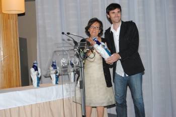 O televisivo Jorger Mira, un dos cinco premiados, recolleu o galardón na modalidade de Investigación. (Foto: VERÓNICA RODRÍGUEZ)
