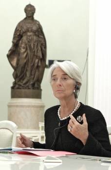 La directora gerente del Fondo Monetario Internacional, Christine Lagarde, mantiene una reunión con el presidente ruso, Dmitri Medvedév, en el Kremlin (Foto: EFE)