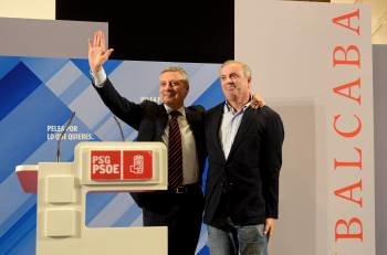 El vicesecretario general del PSOE y ministro de Fomento, José Blanco (i), junto al líder del PSdeG, Pachi Vázquez (Foto: EFE)