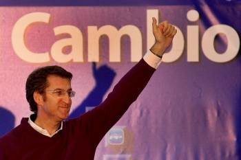 Núñez Feijóo, durante el mitin electoral que ofreció en la villa coruñesa de Ribeira (Foto: VICENTE PERNÍA)
