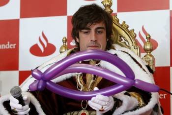 Alonso, ayer en Madrid vestido de rey mago. (Foto: J.C. HIDALGO)