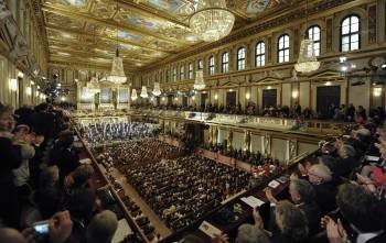 La Filarmónica de Viena interpreta el repertorio durante el Concierto de Año Nuevo en el Musikverein de Viena (Austria) (Foto: EFE)